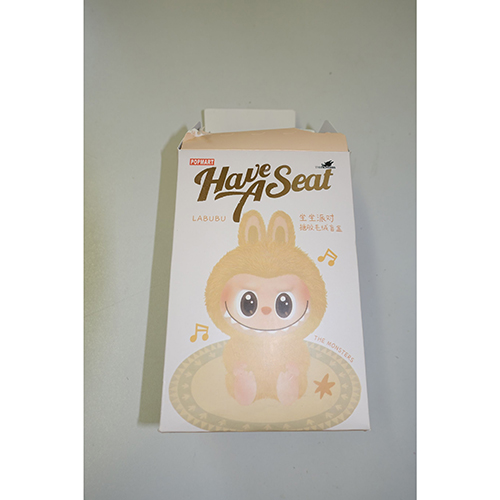 Pop Mart (COUNTERFEIT) THE MONSTERS - Have a Seat Vinyl Plush Blind Box: Foto zur Rückruf vom 12.06.2026